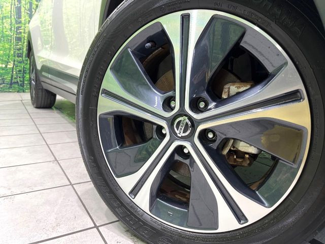 �y����17�C���`�A���~�z�C�[���z�O�ςɃ}�b�`���������A���~�z�C�[���𑕒����Ă���܂��B�e��ЊO�A���~�z�C�[����A�X�^�b�h���X�^�C�����戵�����Ă���܂��B���񂲑��k����������