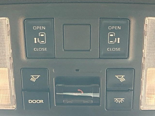 【両側パワースライドドア】スマートキーや運転席のスイッチで後席両側スライドドアの開閉が可能♪電動だから力を入れてドアを開ける必要が無く、小さなお子様でも簡単に開け閉めでき快適です♪