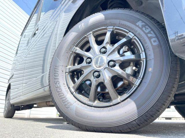 �y12�C���`�A���~�z�C�[���z�O�ςɃ}�b�`�����A���~�z�C�[���𑕒����Ă���܂��B�e��A���~�z�C�[����A�X�^�b�h���X�^�C�����戵�����Ă���܂��B���񂲑��k����������