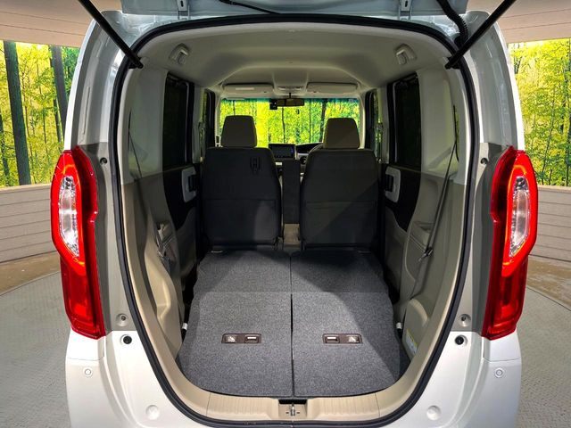 普段のお買い物や通勤、送迎等に十分な荷室スペースを確保しております。セカンドシートを倒すと、大きな荷物の積載も可能です♪