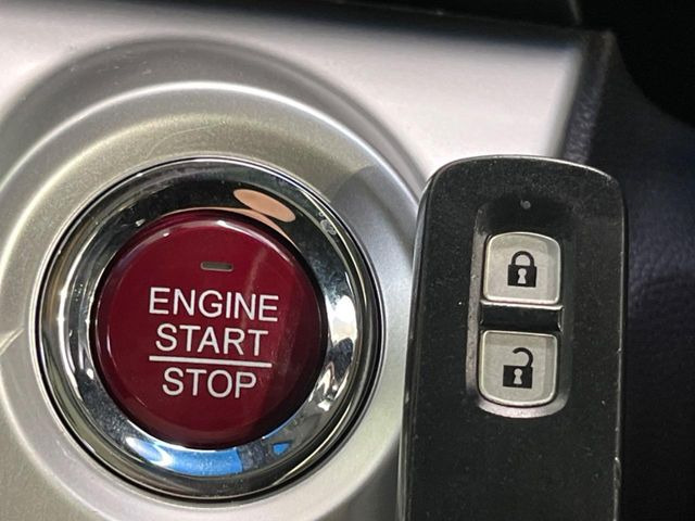 �yHonda�X�}�[�g�L�[�z�J�o����|�P�b�g�ɓ��ꂽ�܂܂ł��h�A�̎{���E�������\�ȃX�}�[�g�L�[�𑕔��B�G���W���̃I���E�I�t�����J�M�����o���K�v����������Ƃ��Ă��֗��ł���