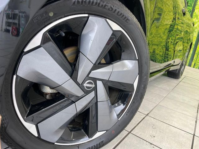 �y����17�C���`�A���~�z�C�[���z�O�ςɃ}�b�`���������A���~�z�C�[���𑕒����Ă���܂��B�e��ЊO�A���~�z�C�[����A�X�^�b�h���X�^�C�����戵�����Ă���܂��B���񂲑��k����������