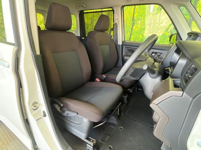運転席シート廻りは使用感も少なく、良好な状態となっています。丁寧に使われていたことがよくわかりますね。