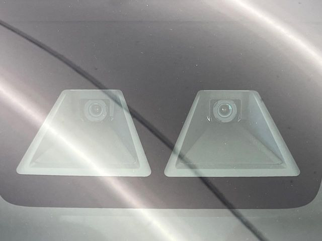 【スマートアシスト】走行中に前方の車両等を認識し、衝突しそうな時は警報とブレーキで衝突回避と被害軽減をアシスト。より安全にドライブをお楽しみいただけます。