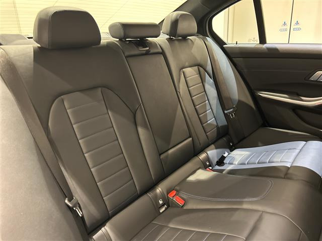 3シリーズセダン320d Mスポーツ