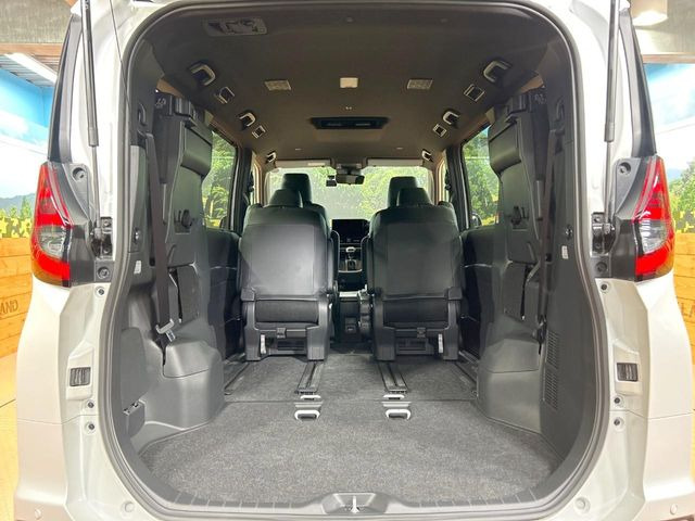 普段のお買い物や通勤、送迎等に十分な荷室スペースを確保しております。セカンドシートを倒すと、大きな荷物の積載も可能です♪