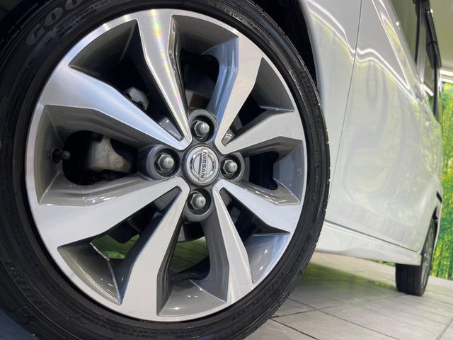 �y����15�C���`�A���~�z�C�[���z�O�ςɃ}�b�`���������A���~�z�C�[���𑕒����Ă���܂��B�e��ЊO�A���~�z�C�[����A�X�^�b�h���X�^�C�����戵�����Ă���܂��B���񂲑��k����������