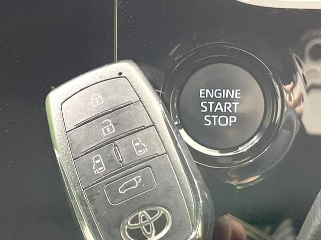 【パワーバックドア】スマートキーや運転席のボタンを押すだけでリアゲートが自動で開閉します!荷物を持っている時や、高い位置にあるバックドアを閉める際に便利な機能です♪