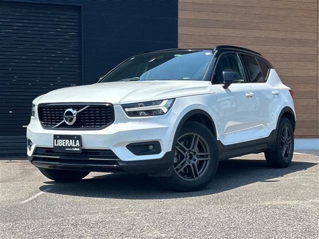 XC40B4 AWD Rデザイン 4WD