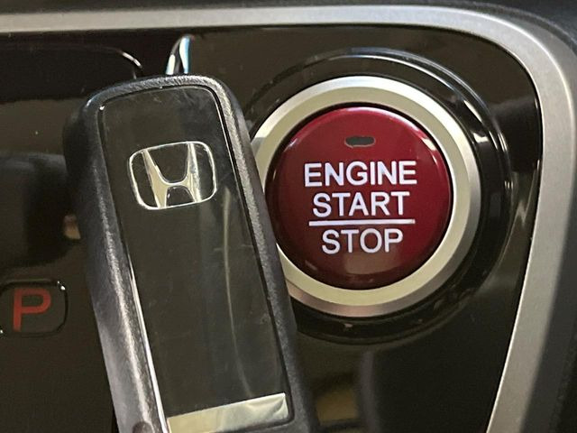 �yHonda�X�}�[�g�L�[�z�J�o����|�P�b�g�ɓ��ꂽ�܂܂ł��h�A�̎{���E�������\�ȃX�}�[�g�L�[�𑕔��B�G���W���̃I���E�I�t�����J�M�����o���K�v����������Ƃ��Ă��֗��ł���