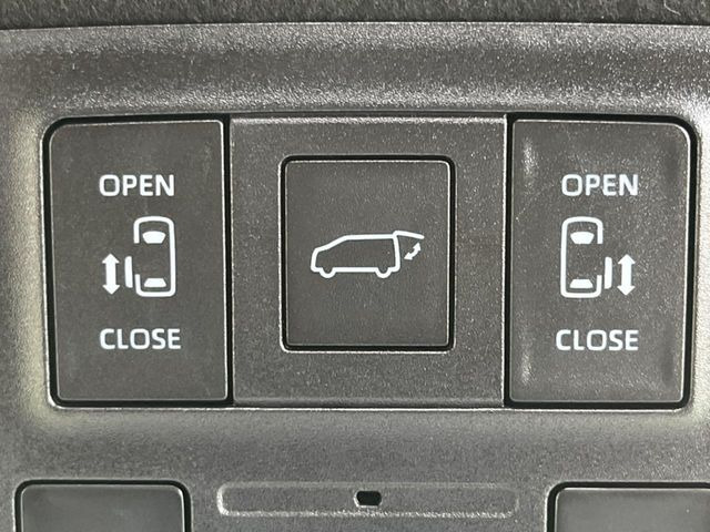 【パワーバックドア】スマートキーや運転席のボタンを押すだけでリアゲートが自動で開閉します!荷物を持っている時や、高い位置にあるバックドアを閉める際に便利な機能です♪