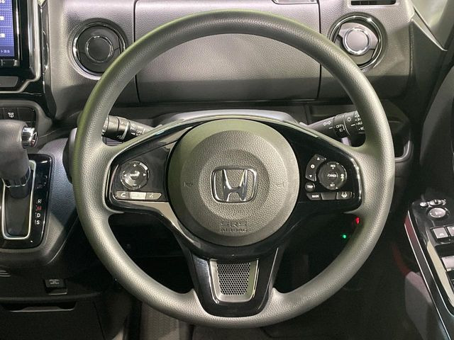 �y�X�e�A�����O�X�C�b�`�z�^�]���A�O������ڐ������炷���ƂȂ��A�I�[�f�B�I���̑��삪�\�ȕ֗��@�\!���S&���K�ȃh���C�u�����o���Ă���܂���