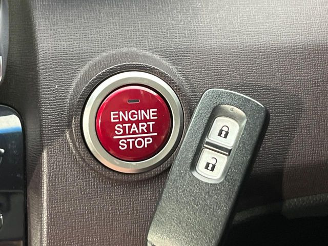 �yHonda�X�}�[�g�L�[�z�J�o����|�P�b�g�ɓ��ꂽ�܂܂ł��h�A�̎{���E�������\�ȃX�}�[�g�L�[�𑕔��B�G���W���̃I���E�I�t�����J�M�����o���K�v����������Ƃ��Ă��֗��ł���