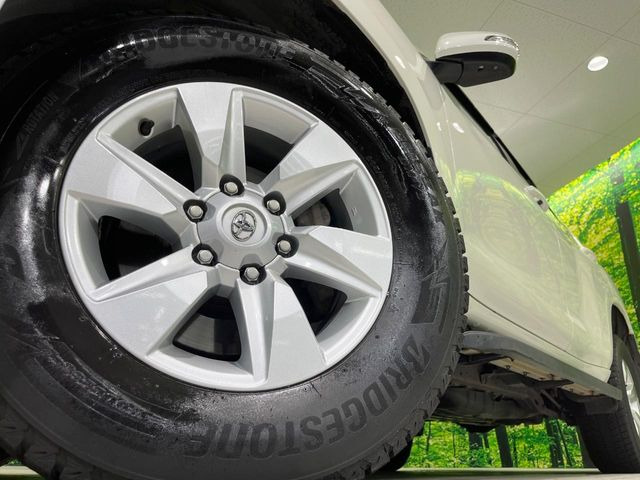 �y����17�C���`�A���~�z�C�[���z�O�ςɃ}�b�`���������A���~�z�C�[���𑕒����Ă���܂��B�e��ЊO�A���~�z�C�[����A�X�^�b�h���X�^�C�����戵�����Ă���܂��B���񂲑��k����������