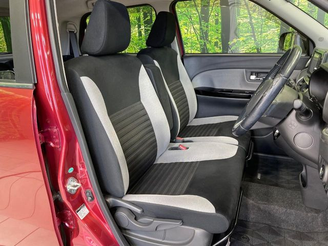 運転席シート廻りは使用感も少なく、良好な状態となっています。丁寧に使われていたことがよくわかりますね。