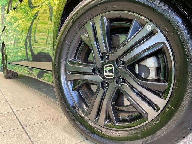 �y����16�C���`�A���~�z�C�[���z�O�ςɃ}�b�`���������A���~�z�C�[���𑕒����Ă���܂��B�e��ЊO�A���~�z�C�[����A�X�^�b�h���X�^�C�����戵�����Ă���܂��B���񂲑��k����������