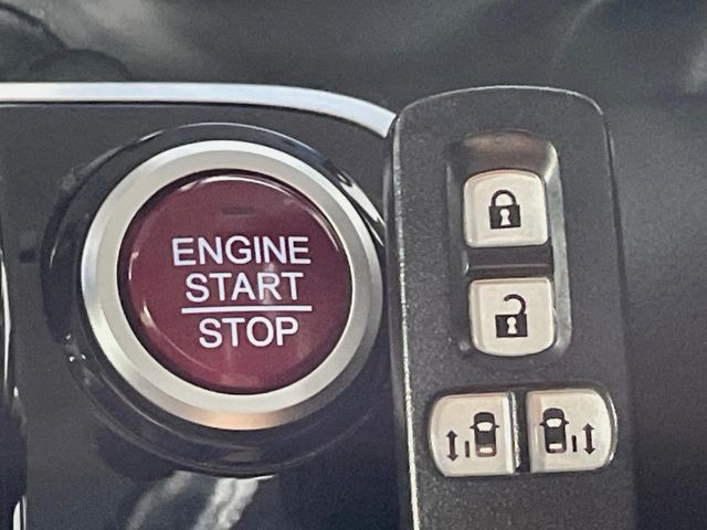�yHonda�X�}�[�g�L�[�z�J�o����|�P�b�g�ɓ��ꂽ�܂܂ł��h�A�̎{���E�������\�ȃX�}�[�g�L�[�𑕔��B�G���W���̃I���E�I�t�����J�M�����o���K�v����������Ƃ��Ă��֗��ł���