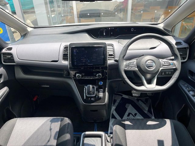 セレナ1.2 e-POWER ハイウェイスターV