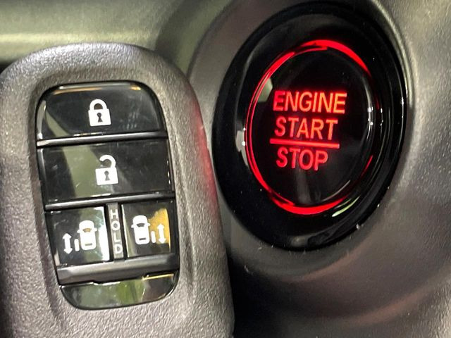 �yHonda�X�}�[�g�L�[�z�J�o����|�P�b�g�ɓ��ꂽ�܂܂ł��h�A�̎{���E�������\�ȃX�}�[�g�L�[�𑕔��B�G���W���̃I���E�I�t�����J�M�����o���K�v����������Ƃ��Ă��֗��ł���