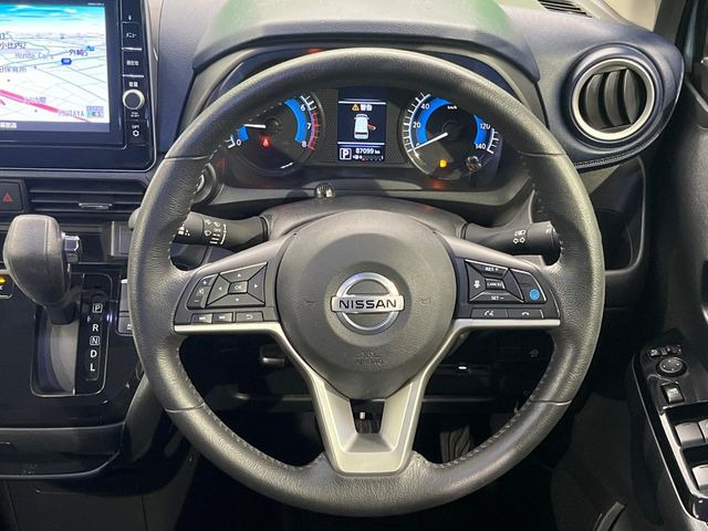 �y�X�e�A�����O�X�C�b�`�z�^�]���A�O������ڐ������炷���ƂȂ��A�I�[�f�B�I���̑��삪�\�ȕ֗��@�\!���S&���K�ȃh���C�u�����o���Ă���܂���