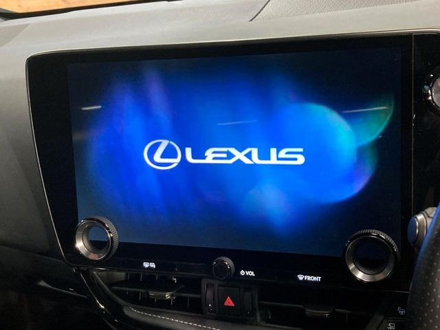 �y14�C���` �f�B�X�v���C�I�[�f�B�I�z���ʂ̃f�B�X�v���C��AppleCarPlay��AndroidAuto�����p�\�B�傫�ȉ�ʂŃX�}�z�i�r�A�v���������p���������܂���