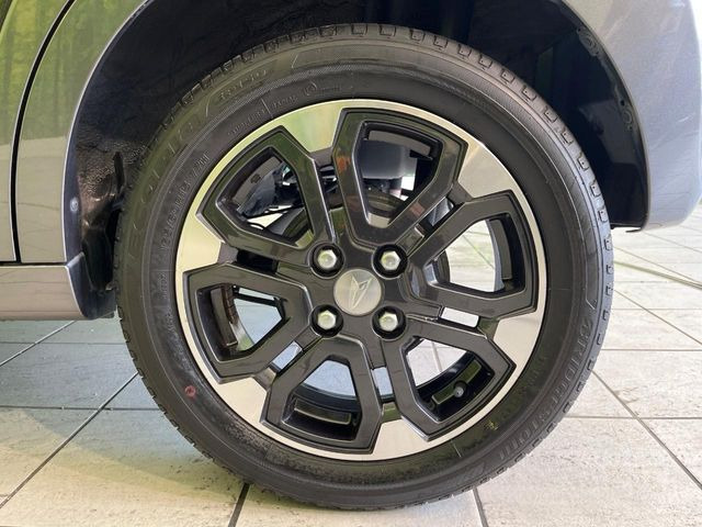 �y����15�C���`�A���~�z�C�[���z�O�ςɃ}�b�`���������A���~�z�C�[���𑕒����Ă���܂��B�e��ЊO�A���~�z�C�[����A�X�^�b�h���X�^�C�����戵�����Ă���܂��B���񂲑��k����������