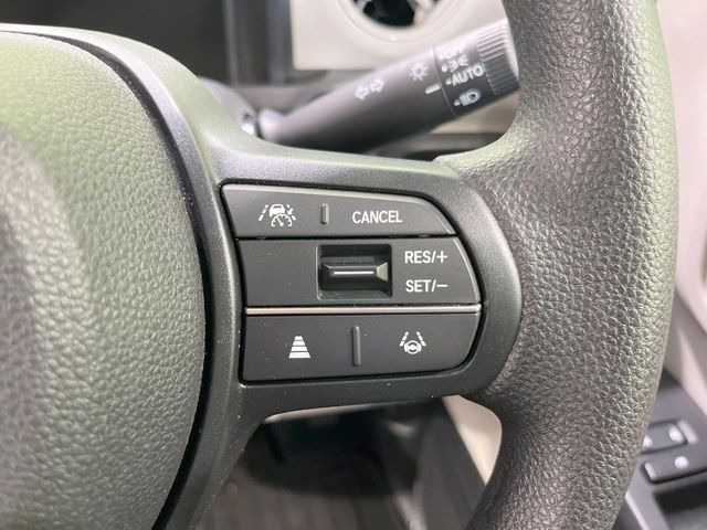 【アダプティブクルーズコントロール】高速道路での長距離走行が楽に!!自動で速度を保つクルーズコントロールが、衝突軽減システムと連携し、前方の車両を感知して車間を保つように速度調節してくれます!!