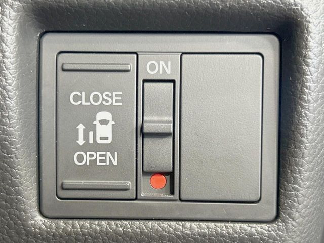 【パワースライドドア】スマートキーや運転席のスイッチでスライドドアの開閉が可能♪電動だから力を入れてドアを開ける必要が無く、小さいお子様でも、重い荷物を持っている時もラクに開け閉めできます♪