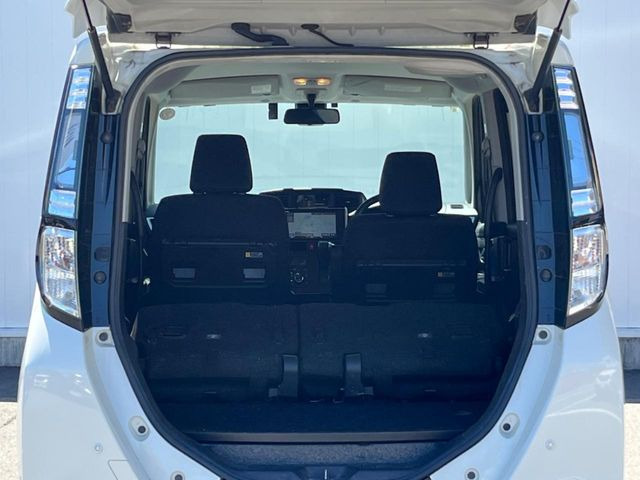 普段のお買い物や通勤、送迎等に十分な荷室スペースを確保しております。セカンドシートを倒すと、大きな荷物の積載も可能です♪