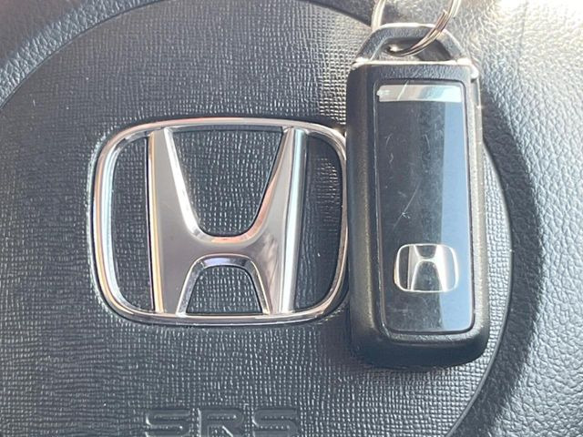 �yHonda�X�}�[�g�L�[�z�J�o����|�P�b�g�ɓ��ꂽ�܂܂ł��h�A�̎{���E�������\�ȃX�}�[�g�L�[�𑕔��B�G���W���̃I���E�I�t�����J�M�����o���K�v����������Ƃ��Ă��֗��ł���
