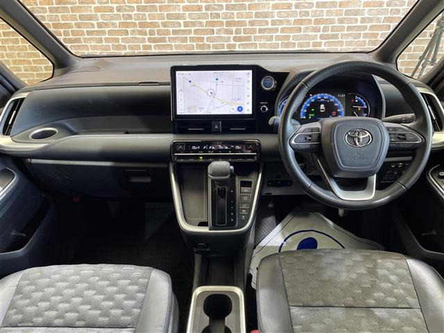 ヴォクシー1.8 ハイブリッド S-Z E-Four 4WD