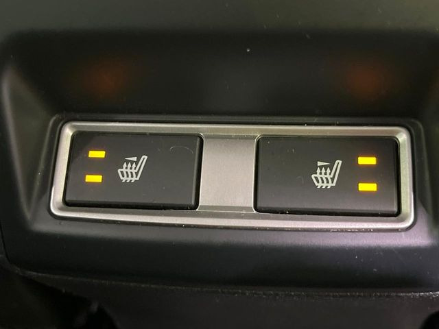 【シートヒーター】寒い日に重宝するシートヒーター!エアコンより早く温まってくれるので寒がりの人も安心ですね♪エアコンの温風は乾燥するから苦手、という方にもをおすすめです。