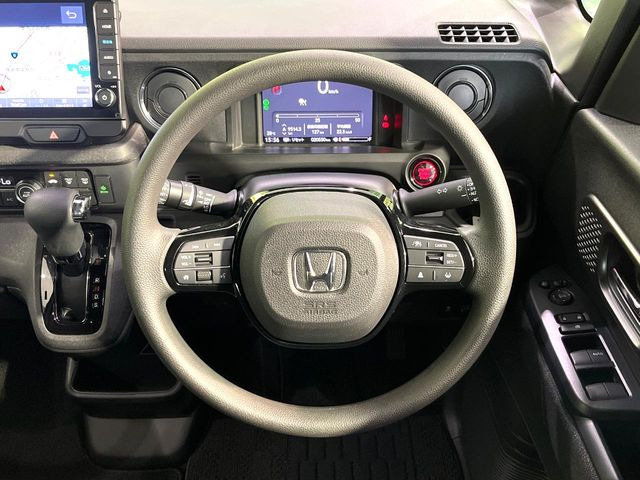 【ステアリングスイッチ】運転中、前方から目線をそらすことなく、オーディオ等の操作が可能な便利機能!安心&快適なドライブを演出してくれます♪