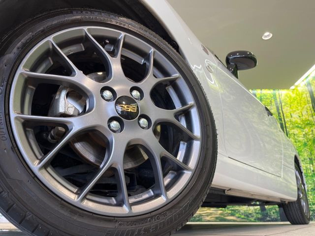 �y����16�C���`�A���~�z�C�[���z�O�ςɃ}�b�`���������A���~�z�C�[���𑕒����Ă���܂��B�e��ЊO�A���~�z�C�[����A�X�^�b�h���X�^�C�����戵�����Ă���܂��B���񂲑��k����������