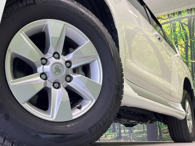 �y����17�C���`�A���~�z�C�[���z�O�ςɃ}�b�`���������A���~�z�C�[���𑕒����Ă���܂��B�e��ЊO�A���~�z�C�[����A�X�^�b�h���X�^�C�����戵�����Ă���܂��B���񂲑��k����������