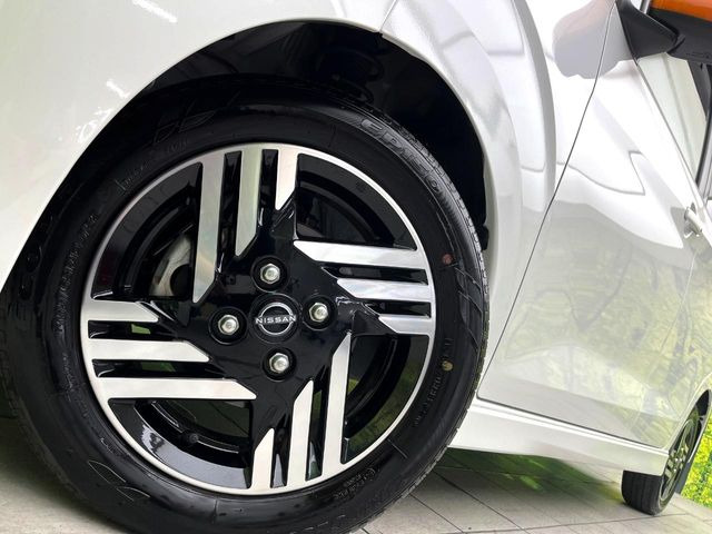 �y����14�C���`�A���~�z�C�[���z�O�ςɃ}�b�`���������A���~�z�C�[���𑕒����Ă���܂��B�e��ЊO�A���~�z�C�[����A�X�^�b�h���X�^�C�����戵�����Ă���܂��B���񂲑��k����������