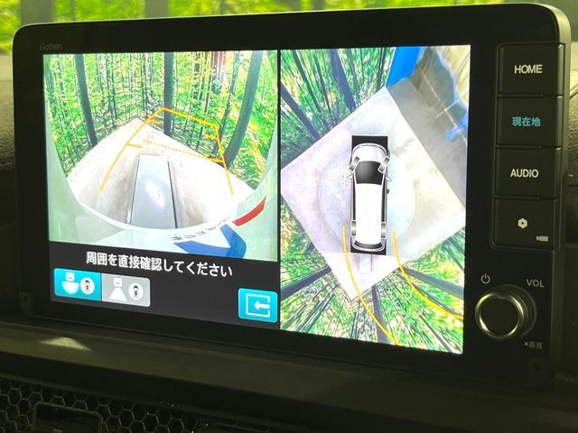 【マルチビューカメラシステム】専用のカメラにより、上から見下ろしたような視点で360度クルマの周囲を確認することができます☆死角部分も確認しやすく、狭い場所での切り返しや駐車もスムーズに行えます。