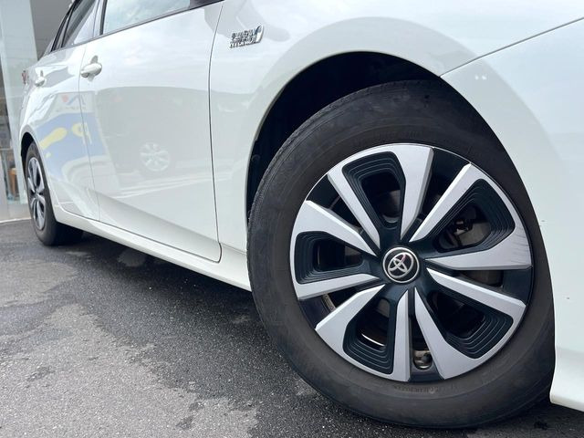 �y15�C���`�A���~�z�C�[���z�O�ςɃ}�b�`�����A���~�z�C�[���𑕒����Ă���܂��B�e��A���~�z�C�[����A�X�^�b�h���X�^�C�����戵�����Ă���܂��B���񂲑��k����������