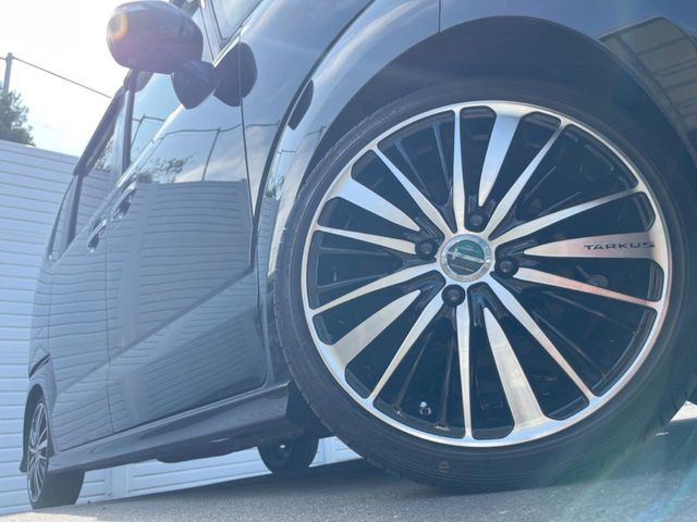 �y16�C���`�A���~�z�C�[���z�O�ςɃ}�b�`�����A���~�z�C�[���𑕒����Ă���܂��B�e��A���~�z�C�[����A�X�^�b�h���X�^�C�����戵�����Ă���܂��B���񂲑��k����������