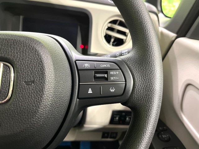 【アダプティブクルーズコントロール】高速道路での長距離走行が楽に!!自動で速度を保つクルーズコントロールが、衝突軽減システムと連携し、前方の車両を感知して車間を保つように速度調節してくれます!!