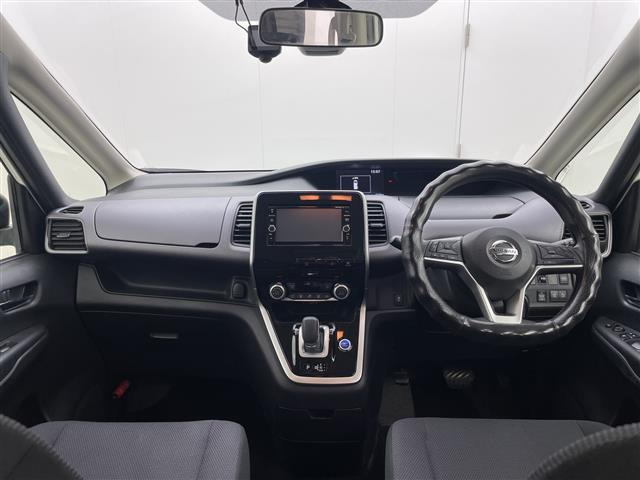 セレナ1.2 e-POWER XV