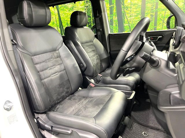 運転席シート廻りは使用感も少なく、良好な状態となっています。丁寧に使われていたことがよくわかりますね。