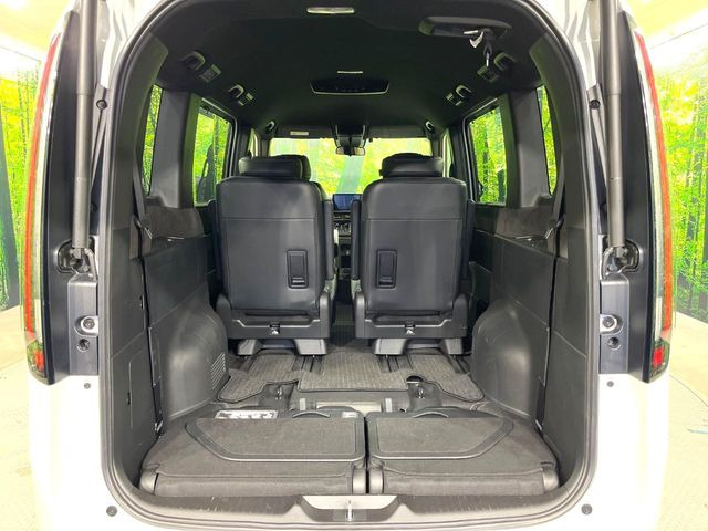 普段のお買い物や通勤、送迎等に十分な荷室スペースを確保しております。セカンドシートを倒すと、大きな荷物の積載も可能です♪
