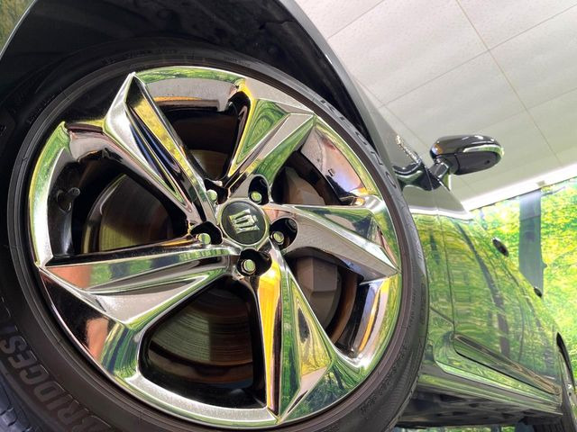 �y����18�C���`�A���~�z�C�[���z�O�ςɃ}�b�`���������A���~�z�C�[���𑕒����Ă���܂��B�e��ЊO�A���~�z�C�[����A�X�^�b�h���X�^�C�����戵�����Ă���܂��B���񂲑��k����������