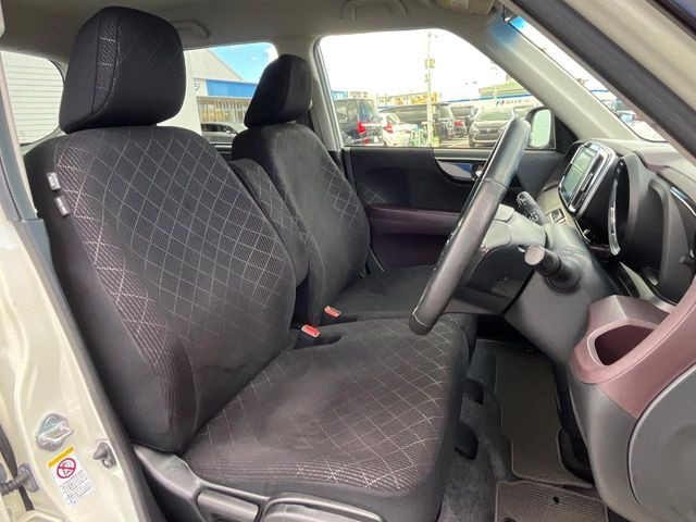 運転席シート廻りは使用感も少なく、良好な状態となっています。丁寧に使われていたことがよくわかりますね。
