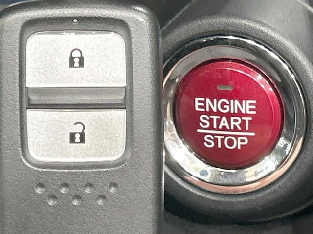�yHonda�X�}�[�g�L�[�z�J�o����|�P�b�g�ɓ��ꂽ�܂܂ł��h�A�̎{���E�������\�ȃX�}�[�g�L�[�𑕔��B�G���W���̃I���E�I�t�����J�M�����o���K�v����������Ƃ��Ă��֗��ł���