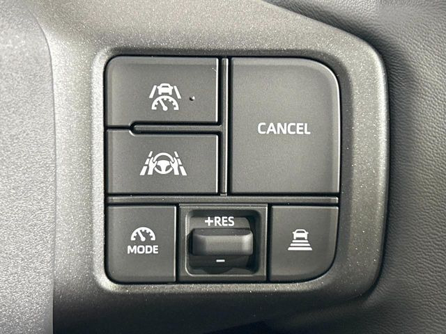 【レーダークルーズコントロール】高速道路での長距離走行が楽に!!自動で速度を保つクルーズコントロールが、衝突軽減システムと連携し、前方の車両を感知して車間を保つように速度調節してくれます!!