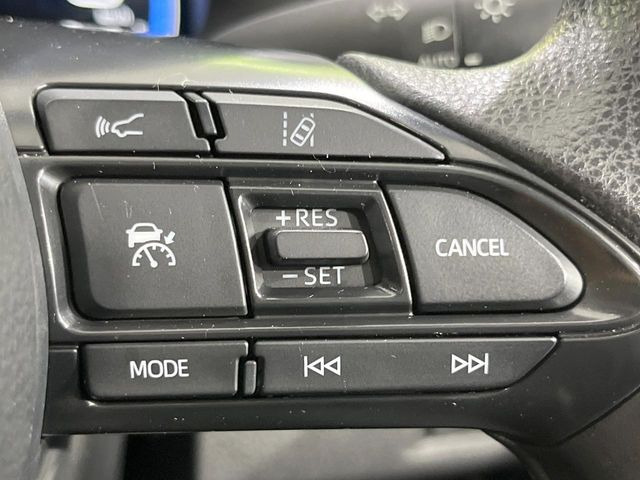 【レーダークルーズコントロール】高速道路での長距離走行が楽に!!自動で速度を保つクルーズコントロールが、衝突軽減システムと連携し、前方の車両を感知して車間を保つように速度調節してくれます!!