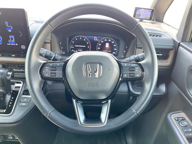 【ステアリングスイッチ】運転中、前方から目線をそらすことなく、オーディオ等の操作が可能な便利機能!安心&快適なドライブを演出してくれます♪