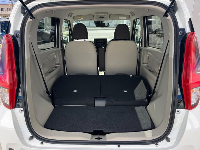 普段のお買い物や通勤、送迎等に十分な荷室スペースを確保しております。セカンドシートを倒すと、大きな荷物の積載も可能です♪